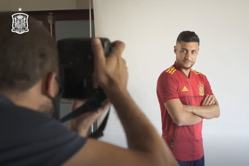 Novatos da Espanha participam de sessão de fotos; veja os bastidores