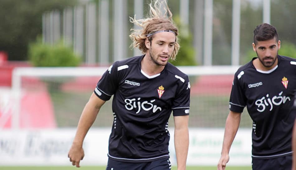 Atacante espanhol fala sobre vitrine do futebol brasileiro: 'Alta qualidade'