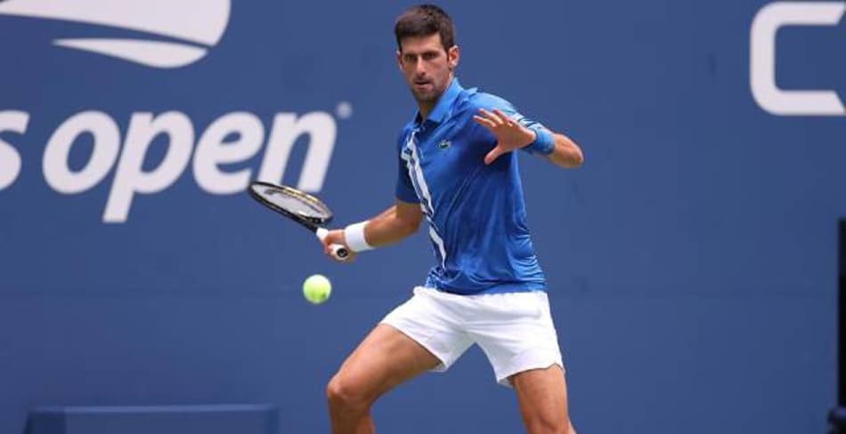 Djokovic vira sobre Edmund e chega a 25ª vitória no ano