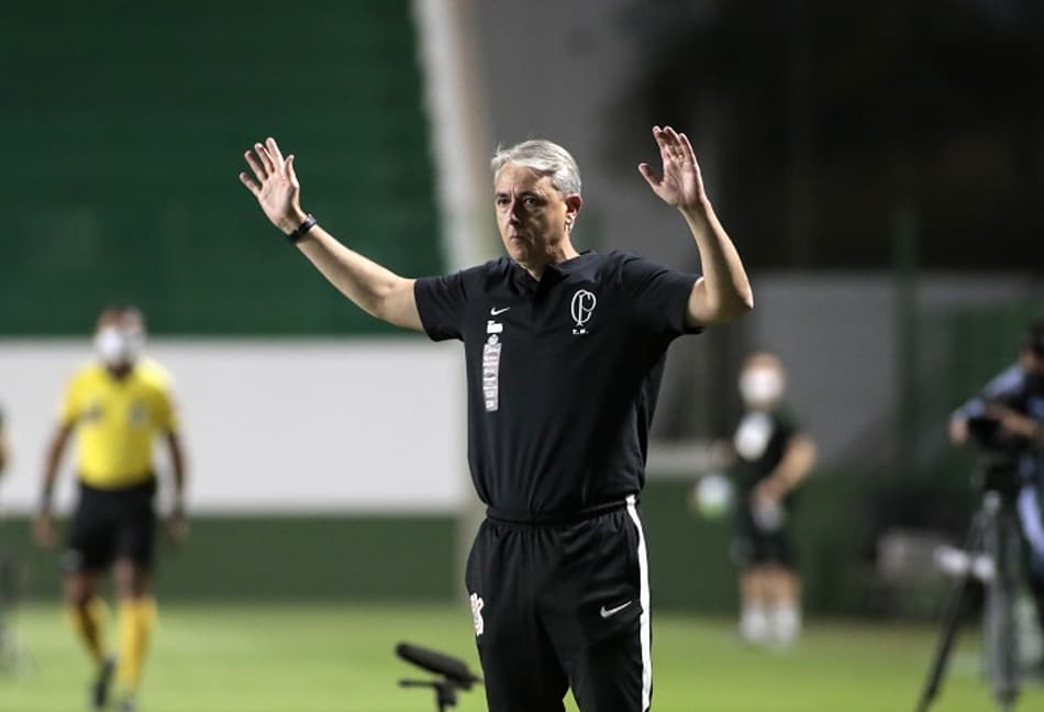 Tiago Nunes exalta retomada da autoestima no Timão após vitória