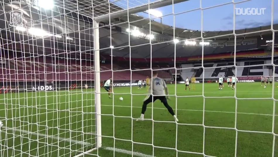 VÍDEO: Goleiros da seleção da Espanha mostram reflexos apurados