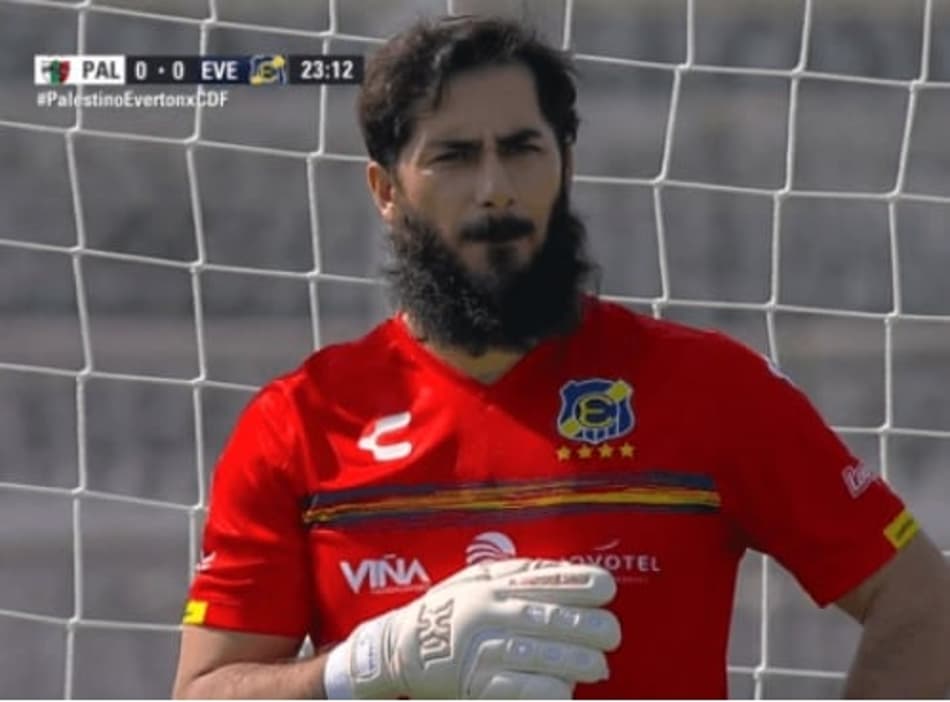 Náufrago? Ex-goleiro do Corinthians surpreende com novo visual