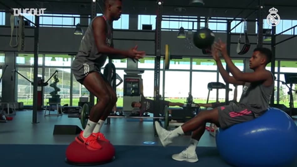 VÍDEO: Elenco do Real Madrid treina forte para início da temporada