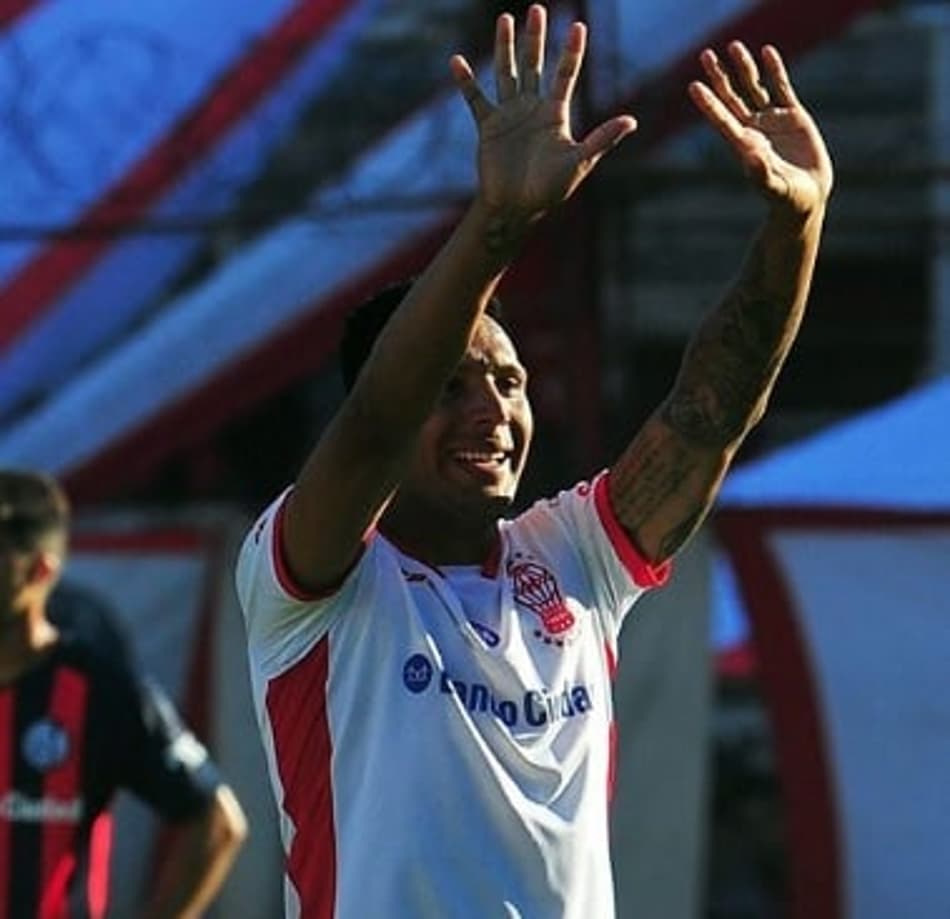 Ex-São Paulo, atacante confirma que testou positivo para Covid-19