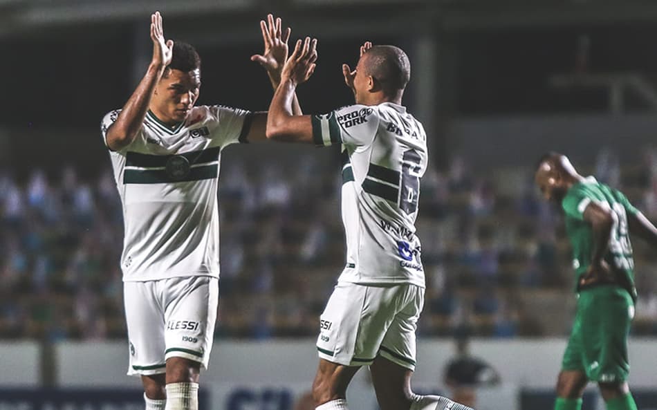 Jorginho dispara contra o VAR e elogia Coritiba