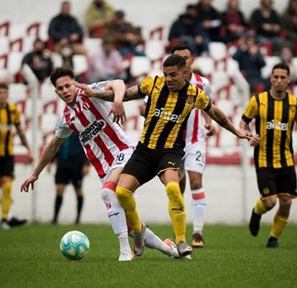 Uruguaio: Peñarol tropeça novamente e Rentistas dorme na ponta