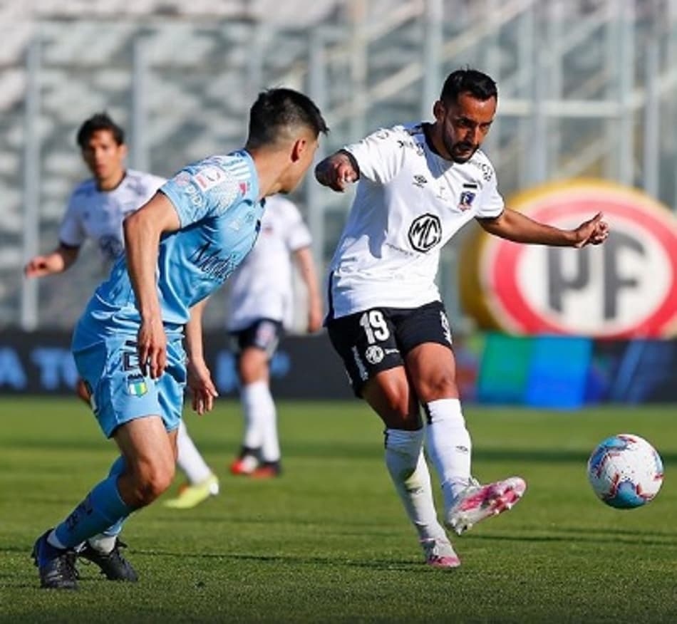 Chileno: Colo-Colo se afunda na crise e Católica dispara na liderança