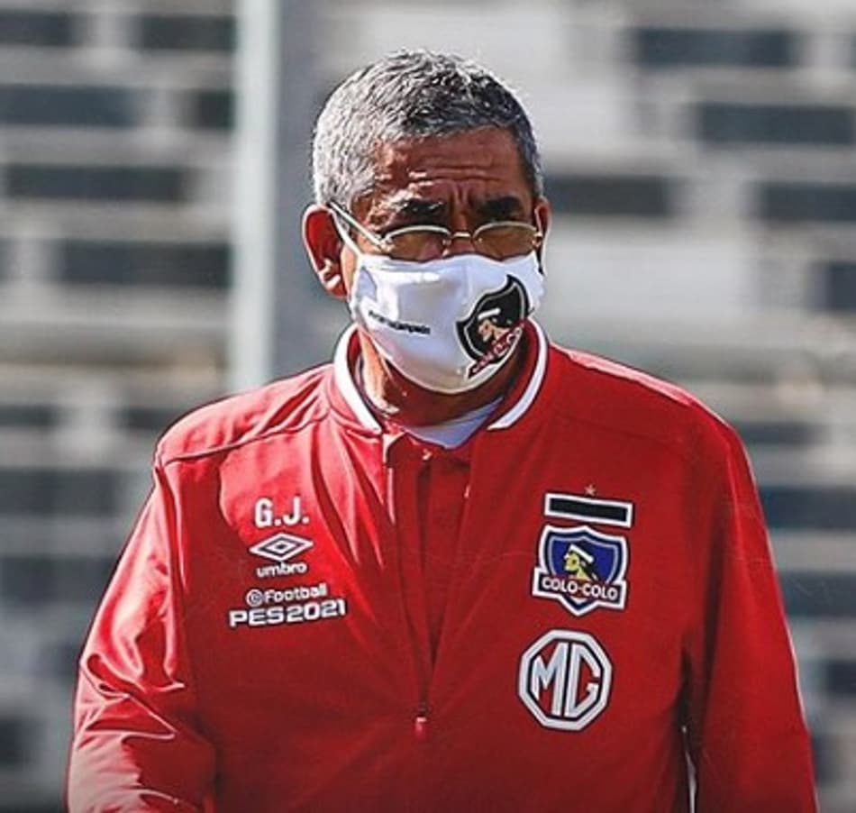 Barraco! Técnico do Colo-Colo parte para cima de jogador após revés