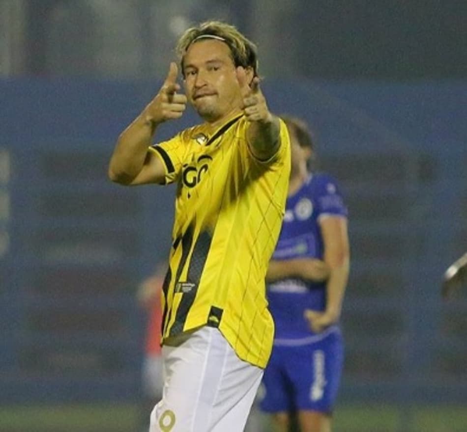 Paraguaio: Antes da Libertadores, Guaraní e Libertad vencem