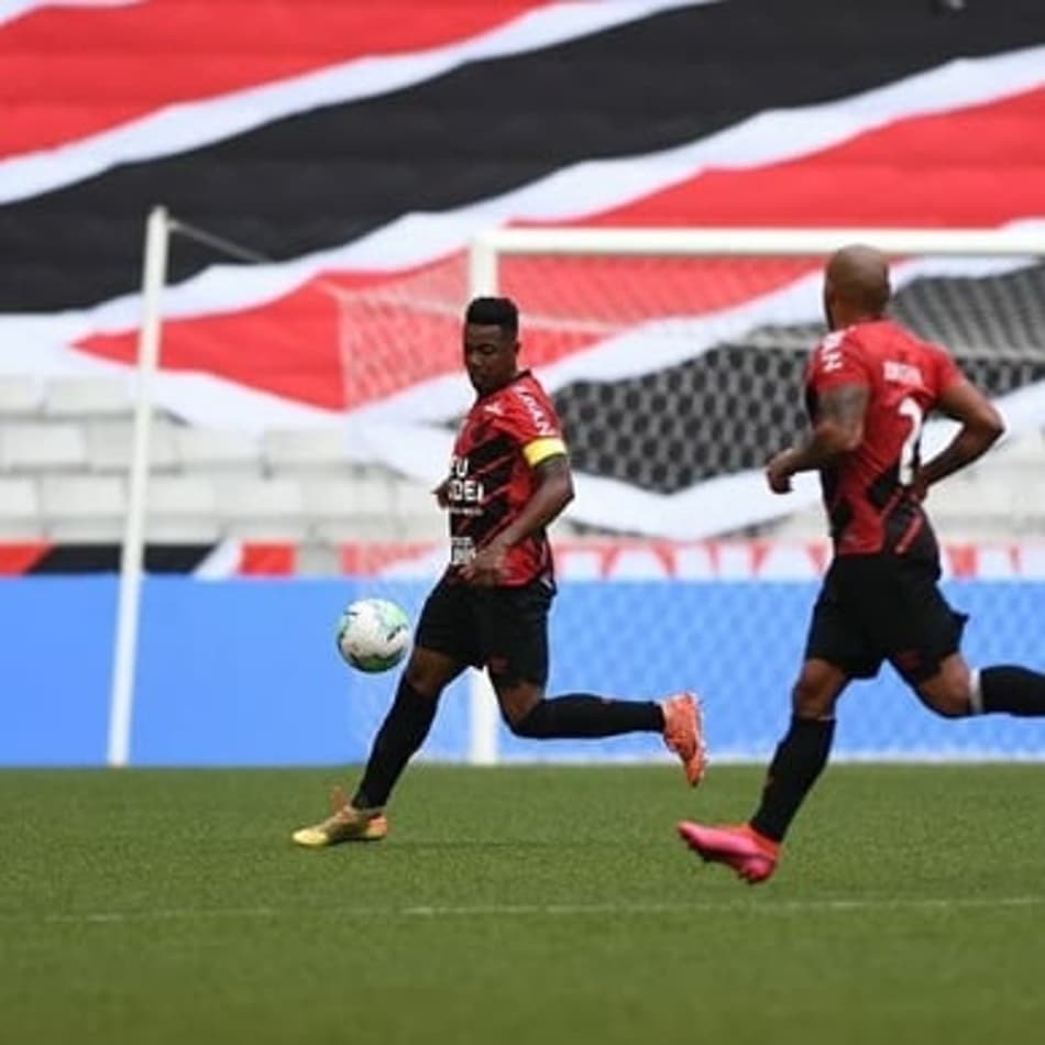 Wellington faz declaração ao Athletico na rede social