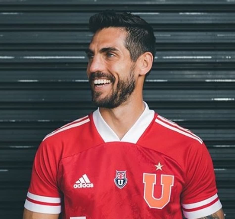 Atacante com alta média de gols chama a atenção do mercado brasileiro