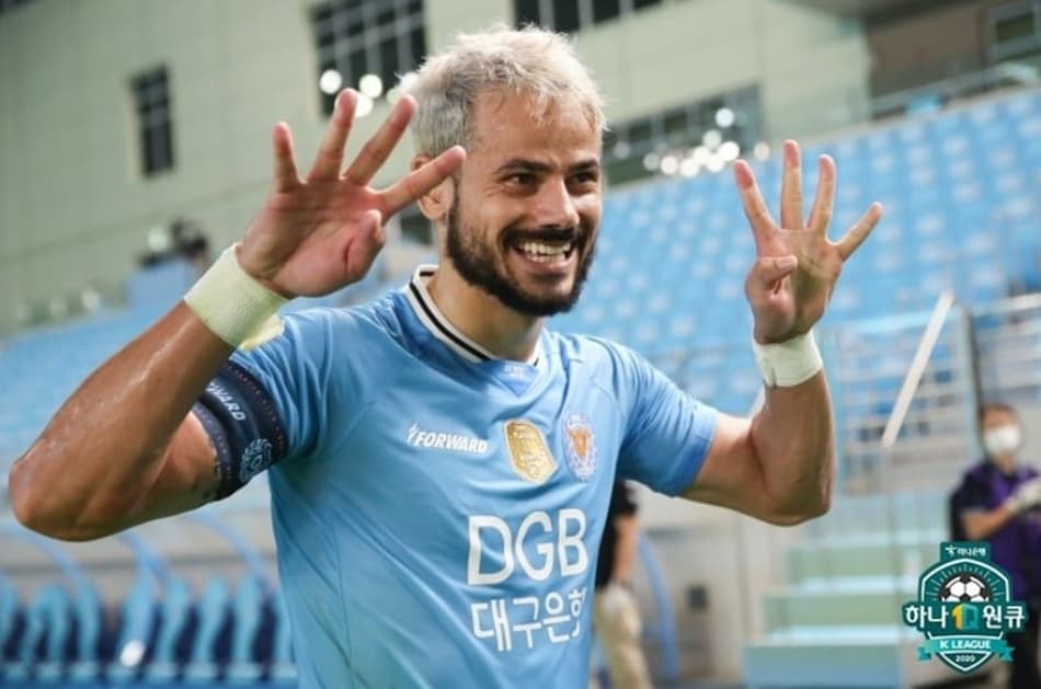 Cesinha chega a marca histórica no Campeonato Coreano