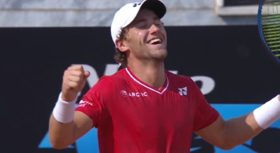 Ruud analisa ser um jogador mais completo e por isso venceu Tsitsipas