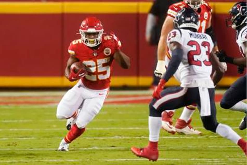 Rastreando Draftados – A explosão de Clyde Edwards-Helaire em sua estreia