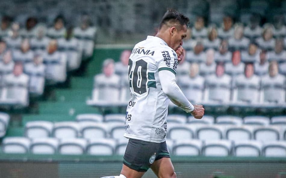 Atacante Robson acerta a renovação de contrato com o Coritiba
