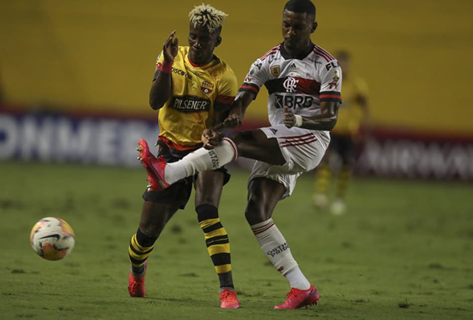 Ramon busca espaço com Dome, estreia na Libertadores e apresenta crescimento no dia a dia