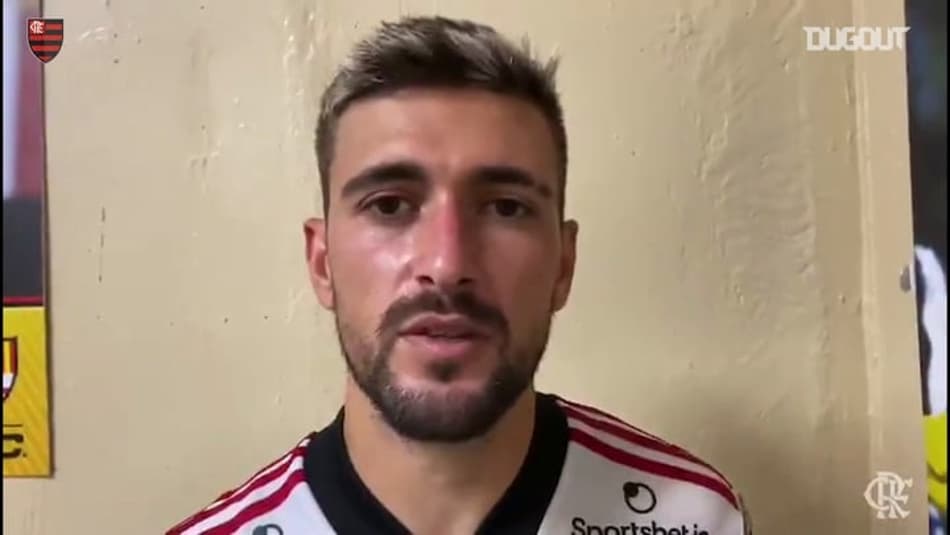 Arrascaeta vibra com desempenho do Flamengo em vitória no Equador