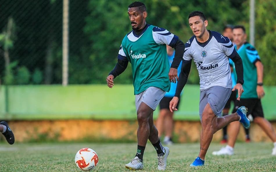 Ex-Botafogo, meia projeta novo desafio no futebol mexicano