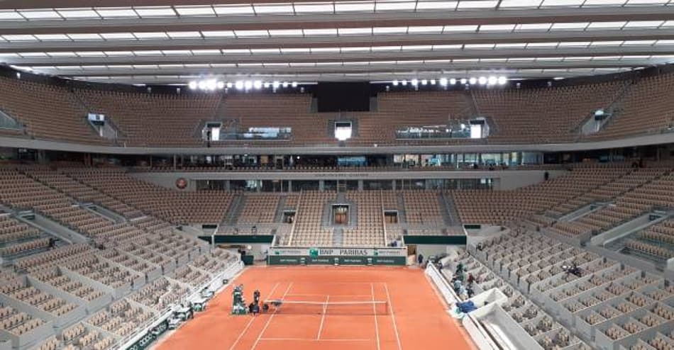 Nadal treina pela 1ª vez com teto fechado em Roland Garros