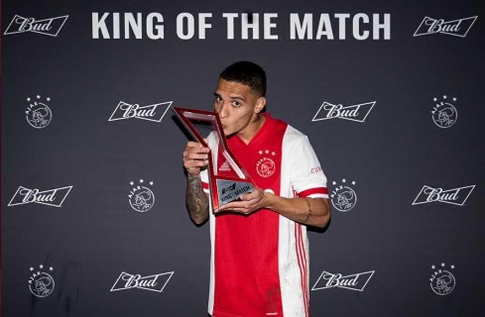 Ex-São Paulo garante vitória para o Ajax e é eleito o melhor do jogo; Vídeo