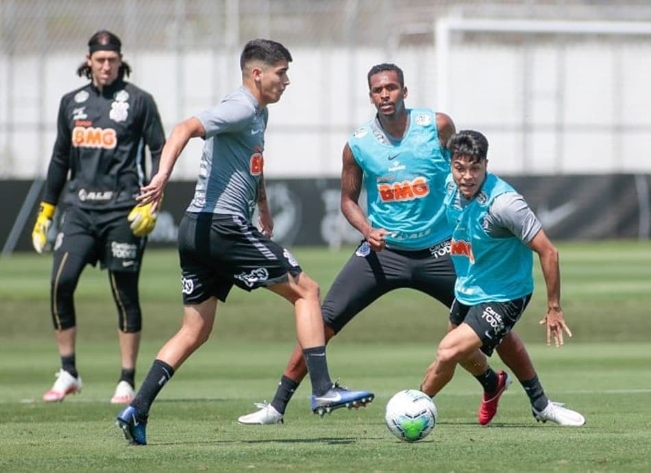 Corinthians faz trabalho tático de olho no duelo com o Atlético-GO