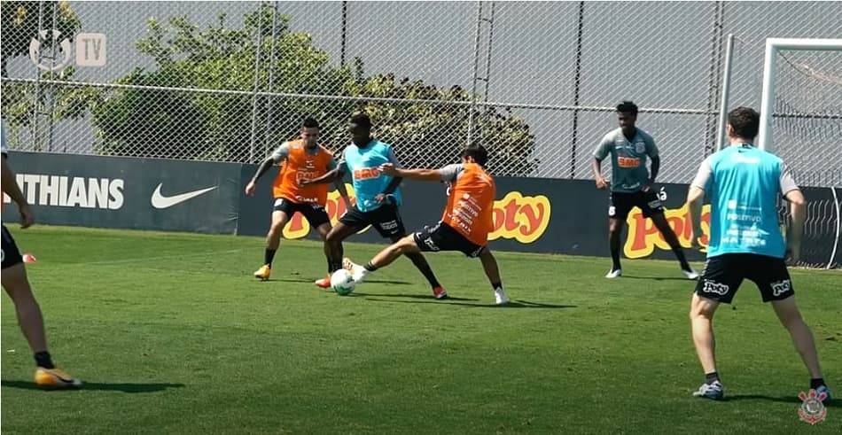 Cazares treina forte com o elenco e projeta estreia pelo Corinthians