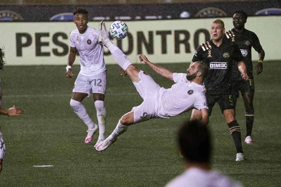 Para esquecer: Higuaín estreia na MLS com pênalti perdido e goleada