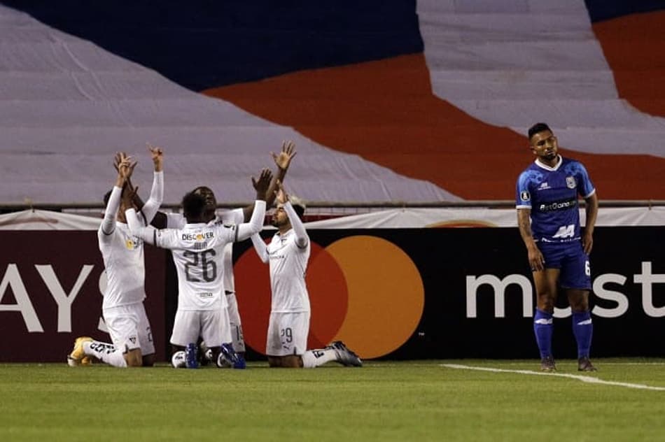 LDU passa fácil pelo Binacional e vai ao mata-mata da Libertadores