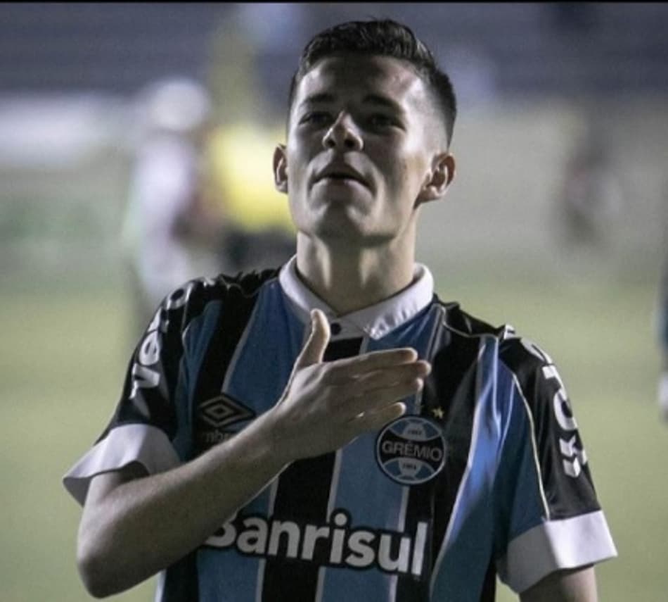 Grêmio trabalha para renovar com joia da base