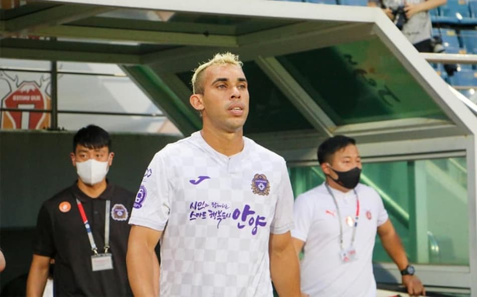 No futebol asiático, Nilson projeta futuro e sonha em retornar ao Brasil