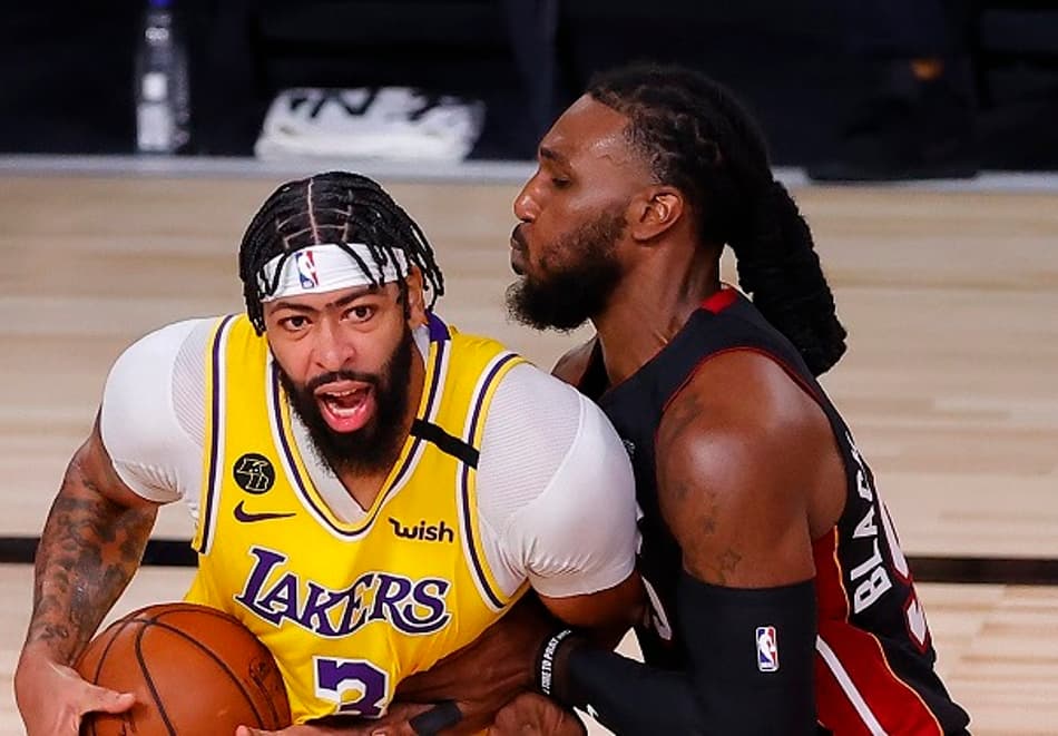 Anthony Davis garante que vai jogar domingo contra o Heat