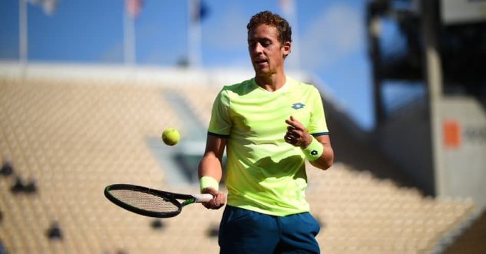 Carballes Baena vence batalha de 5h contra Shapovalov na França