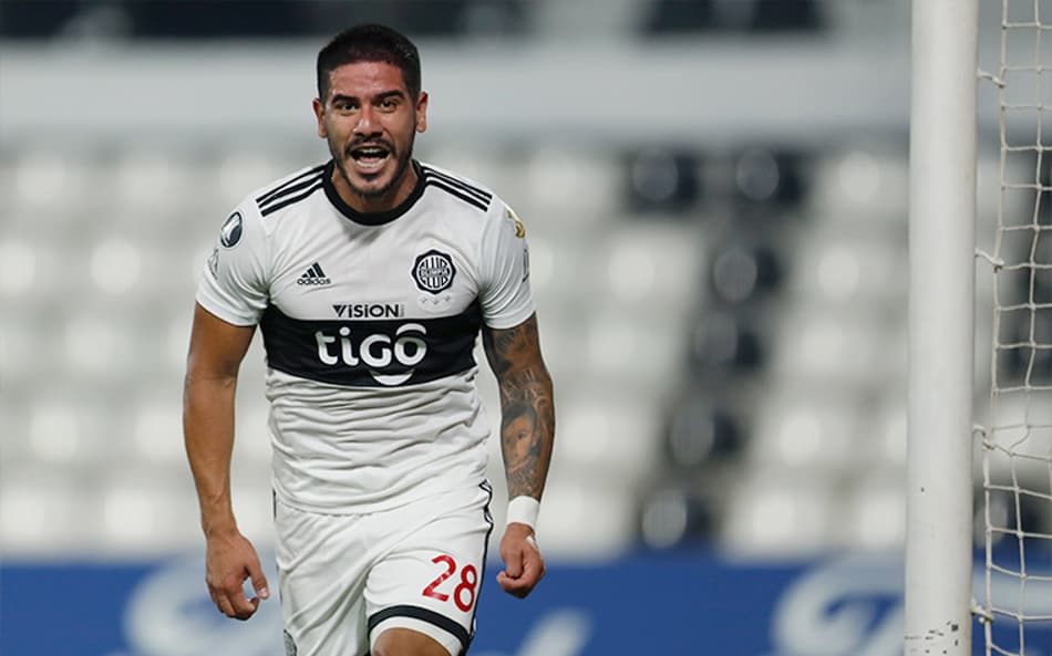 Oferecido ao Grêmio, destaque do Olimpia pode parar no Chile