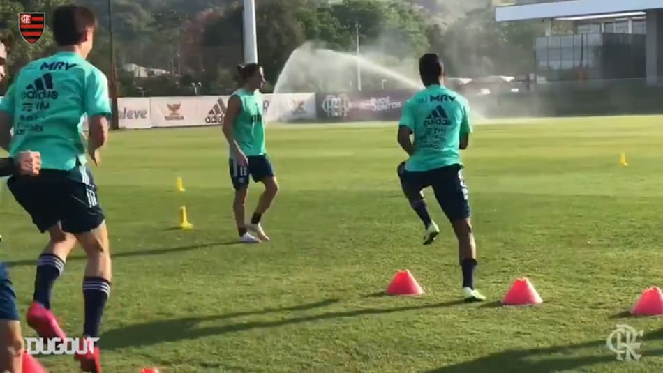 VÍDEO: Flamengo volta aos treinos após goleada sobre o Del Valle