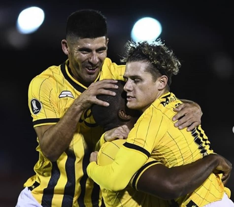 Guaraní bate Tigres e garante vaga nas oitavas da Libertadores