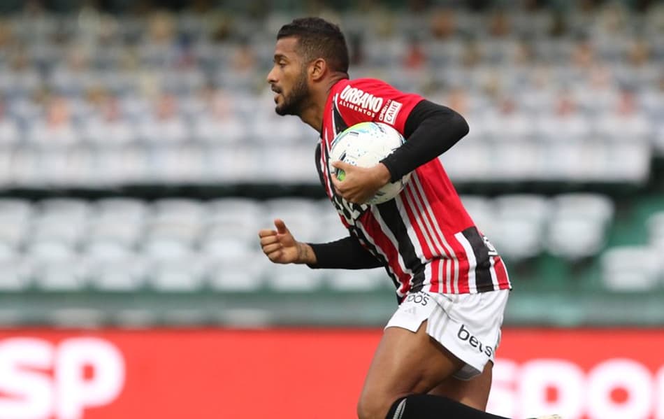 ATUAÇÕES: Em mais um dia sem brilho, Reinaldo se salva em empate do São Paulo