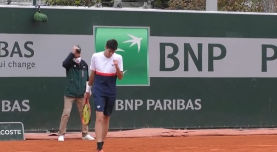 Gustavo Heide vai às oitavas do juvenil de Roland Garros
