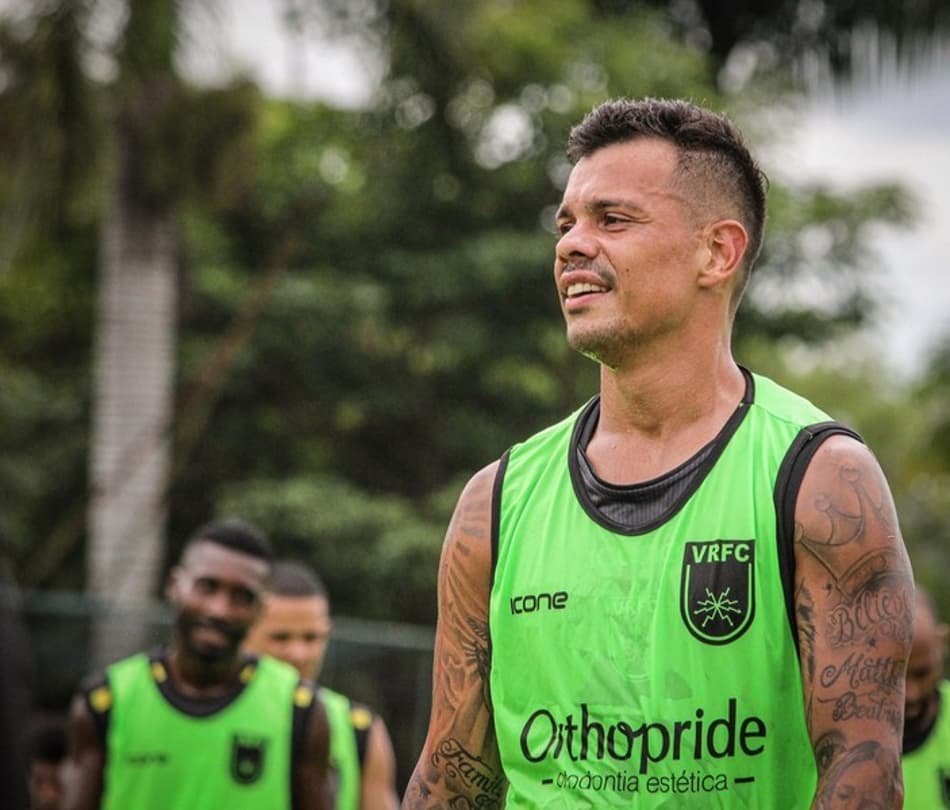 Volta Redonda anuncia fim de vínculo com meia Bernardo, ex-Vasco
