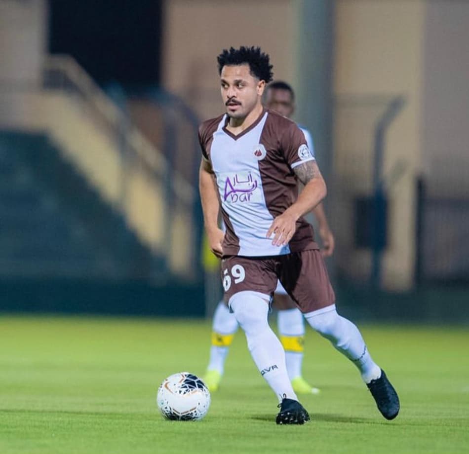 Após ótima temporada, Diego Miranda renova com equipe árabe