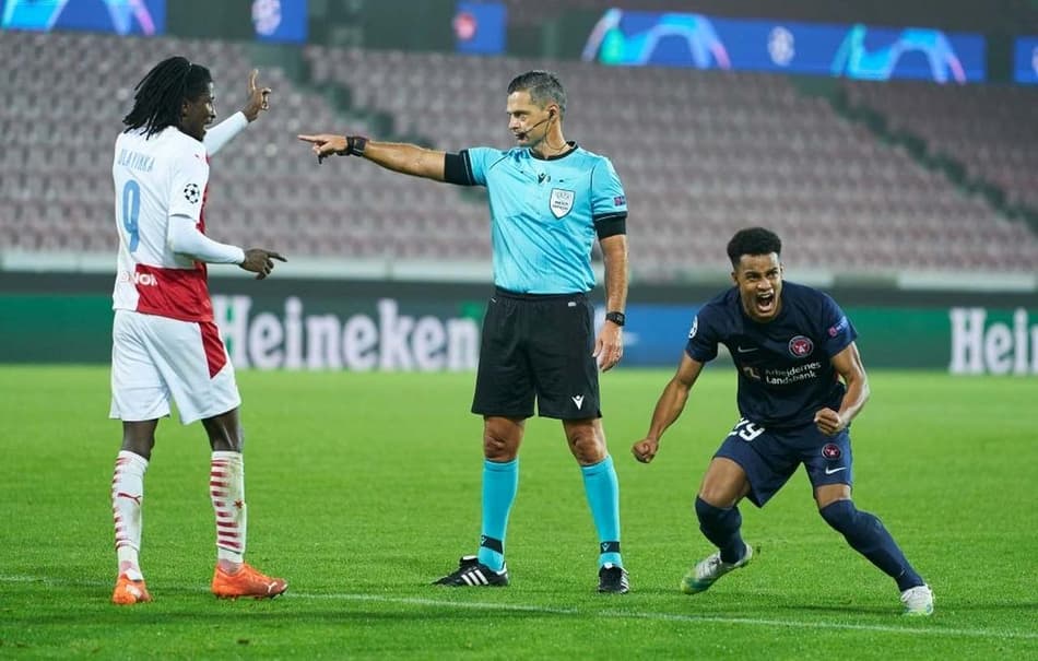 Paulinho, do Midtjylland, não teme o Liverpool e quer marcar história na Champions: ‘Não estamos a passeio’
