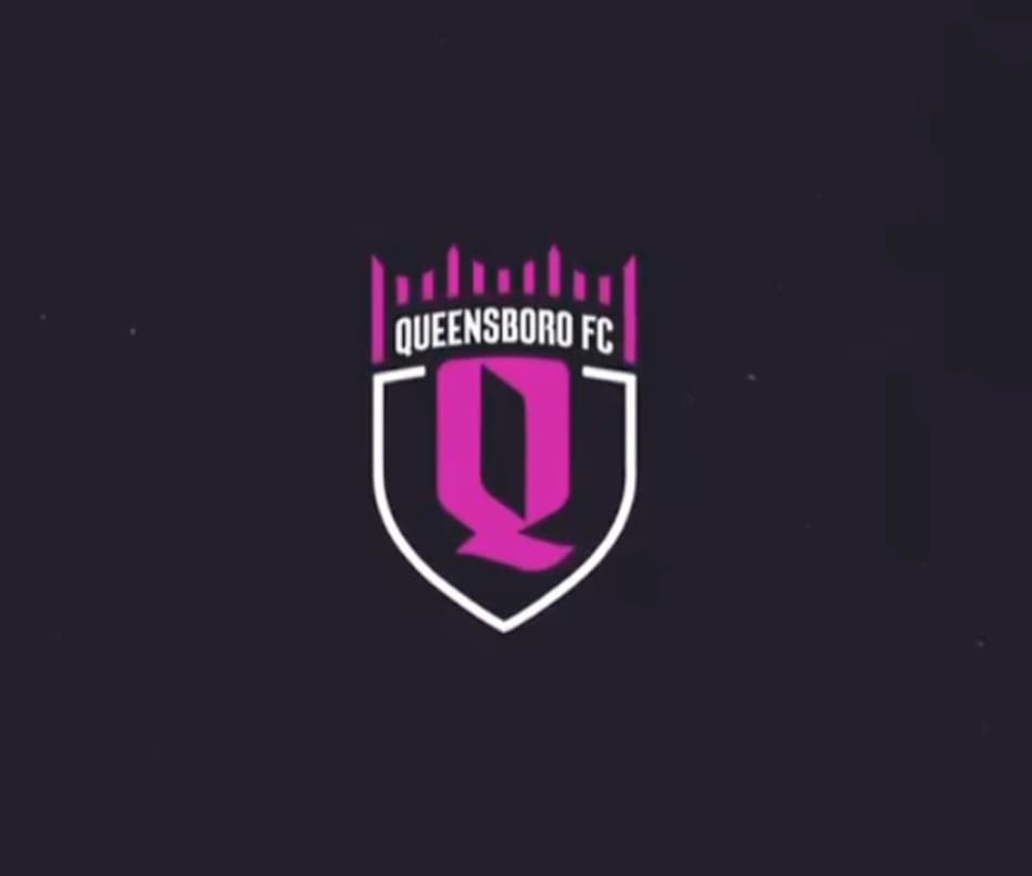 Clube que pertence a ex-Barcelona lança seu escudo