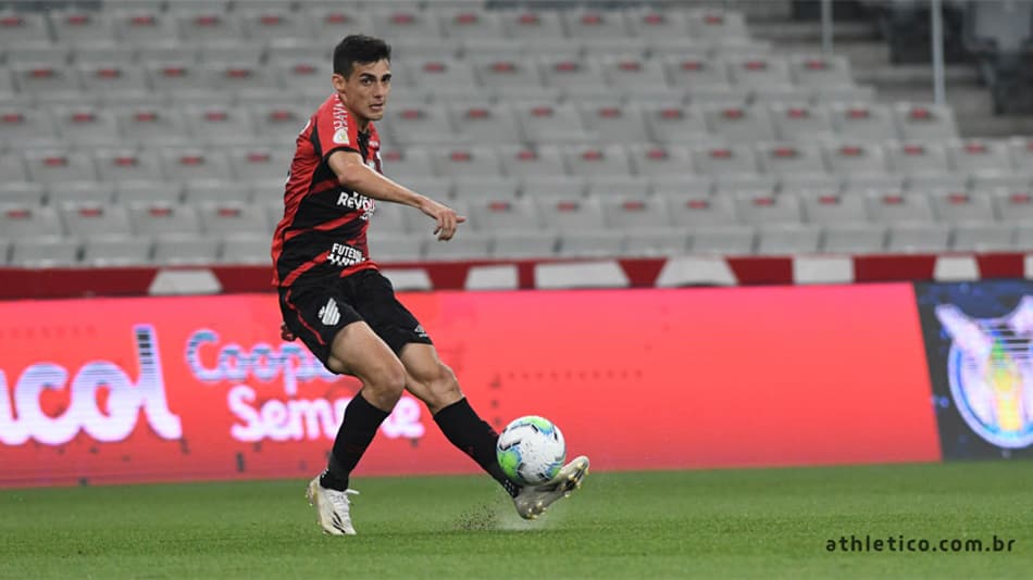 Eduardo Barros enxerga pontos positivos no Athletico após empate