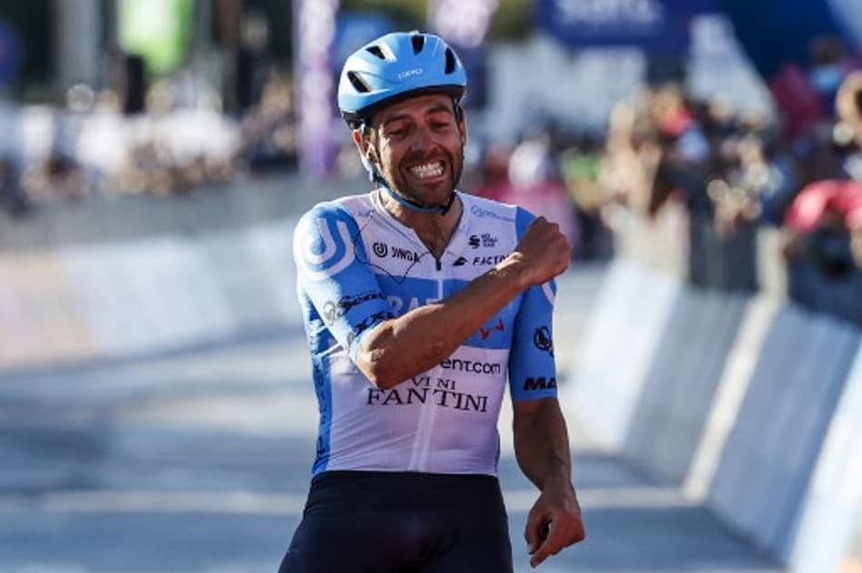 Alex Dowsett surpreende e vence a etapa 8 do Giro da Itália