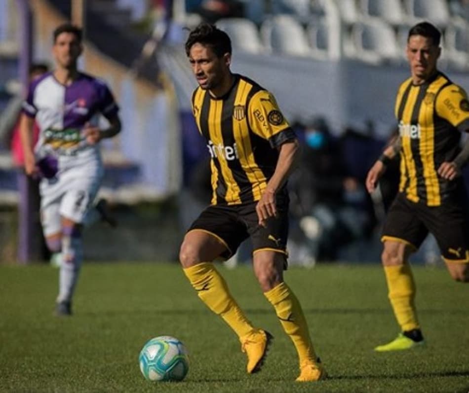 Uruguaio: Peñarol se despede de forma melancólica e River vence
