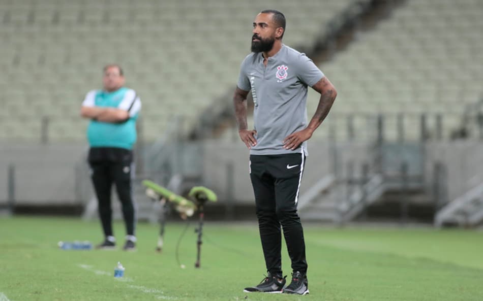Coelho assume responsabilidade por derrota do Corinthians para o Ceará