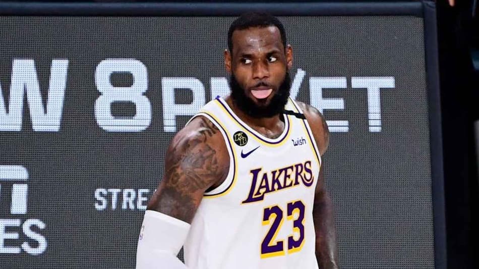 Pat Riley é multado pela NBA por aliciar LeBron James