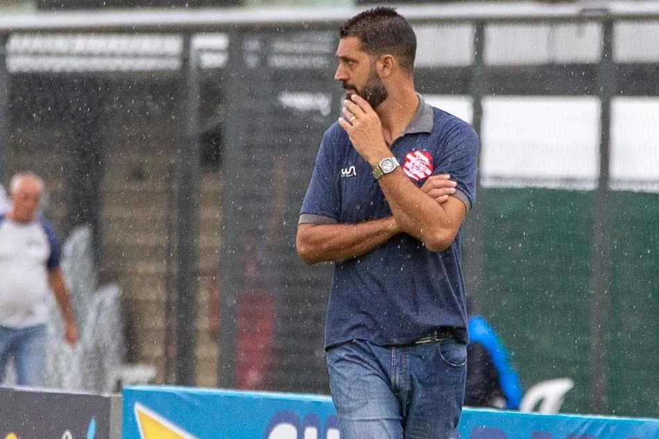Em grande fase na Série D, Bangu renova com o técnico Eduardo Allax