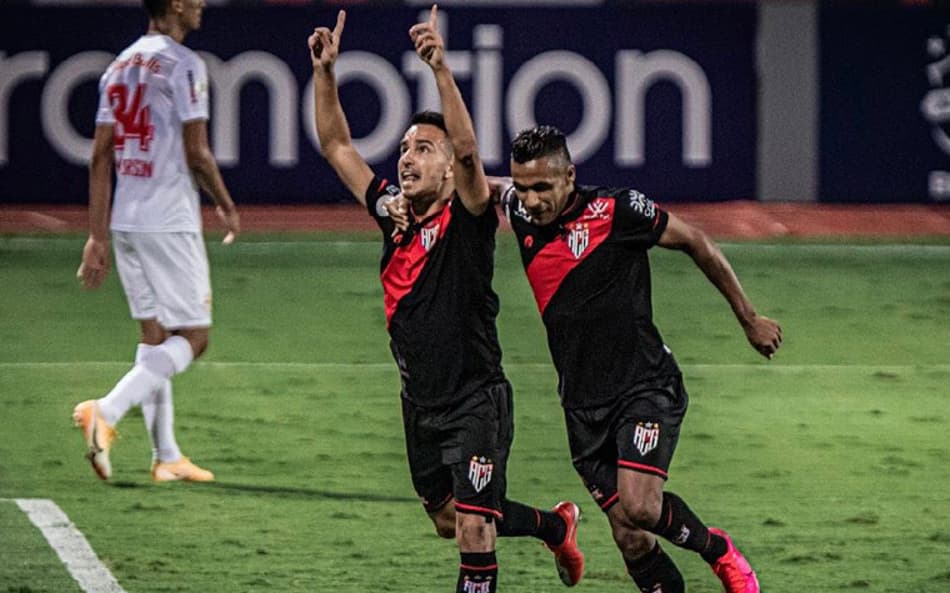 Iluminado! Matheuzinho celebra gol nos acréscimos contra Bragantino