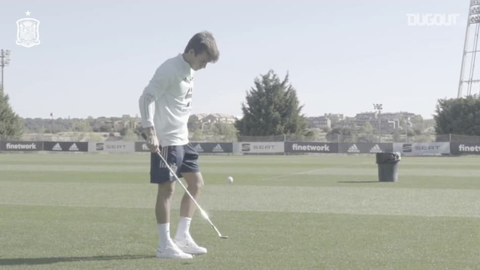 VÍDEO: Joia do Barcelona mostra habilidade com bolinha de golfe