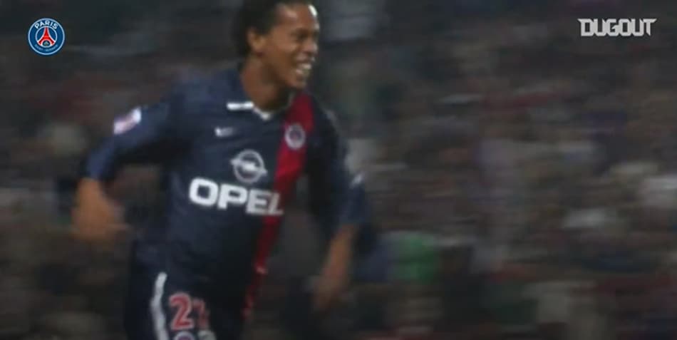 VÍDEO: Há 19 anos, Ronaldinho Gaúcho fazia primeiro gol na Europa